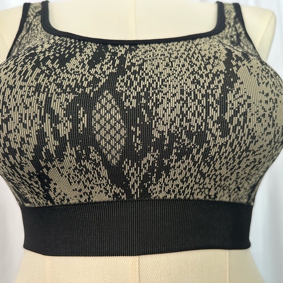 Fabletics Kamila Seamless Black and Tan Sports Bra - Picture 8 of 13